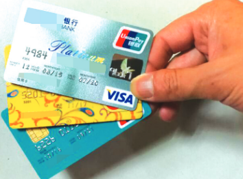 抢夺信用卡使用构成信用卡诈骗吗