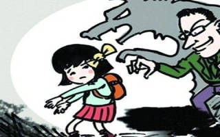 12岁女生上学路上被拉入果园强奸