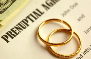 配偶能在婚前协议中安排遗产继承吗？