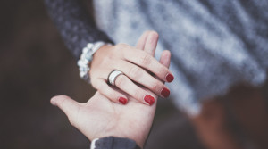 结婚时未到达法定婚龄的军婚有效吗