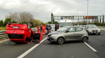 交通事故如何报保险