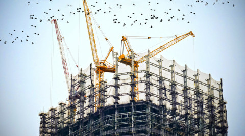 建筑工程开工前施工单位应去哪些部门备案